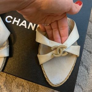 Chanel sandals with defects, please read descripti